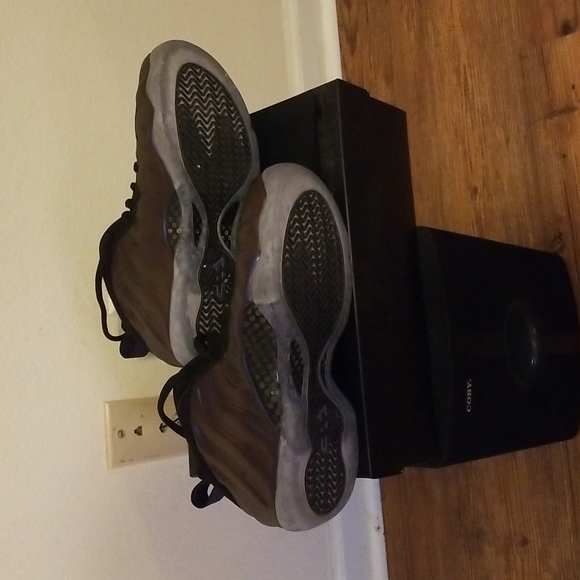 Basketball Shoes - Picture 2 of 5